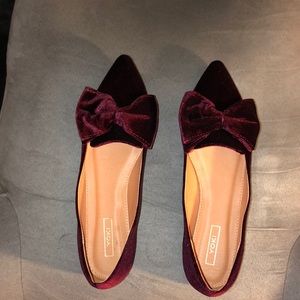 Beautiful burgundy flats.